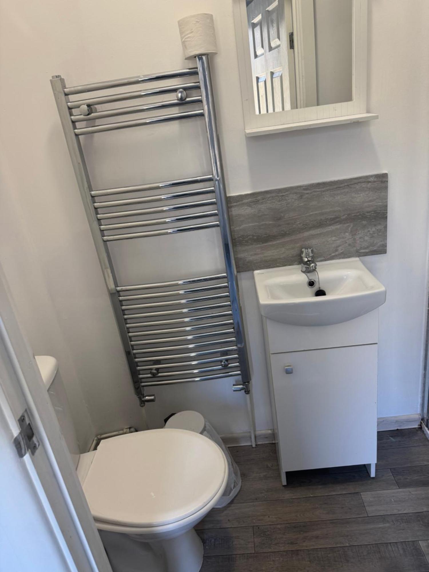 Yps Studio 3 Питерборо Екстериор снимка